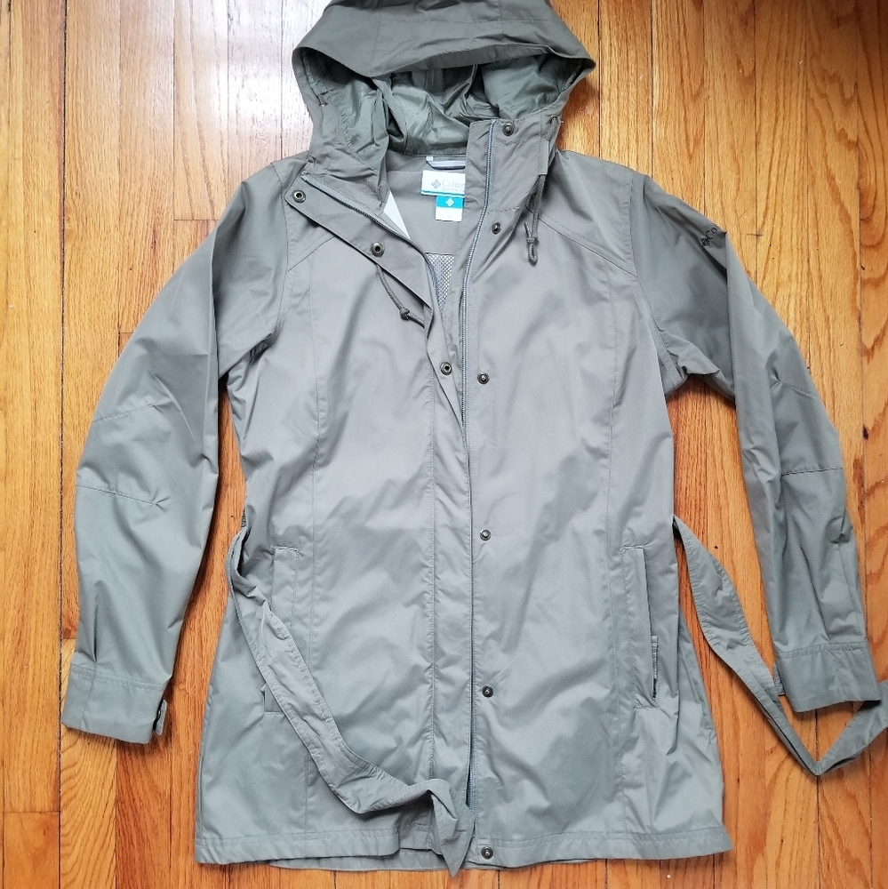 Columbia brand rain jacket with hood, size M